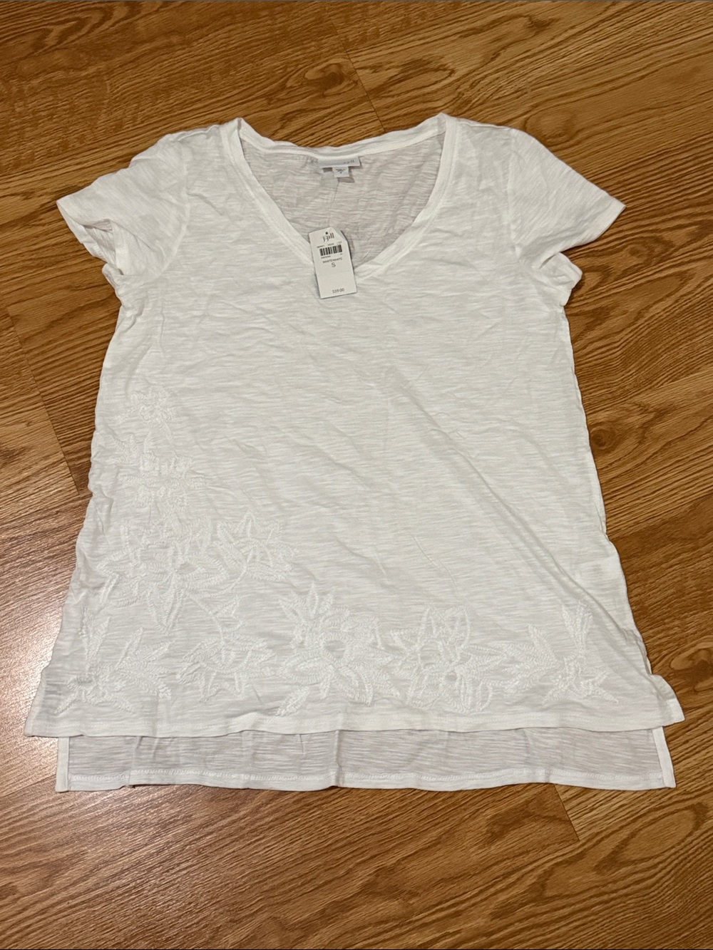 J. Jill White V‑Neck Short Sleeve Embroidered Hem Tee